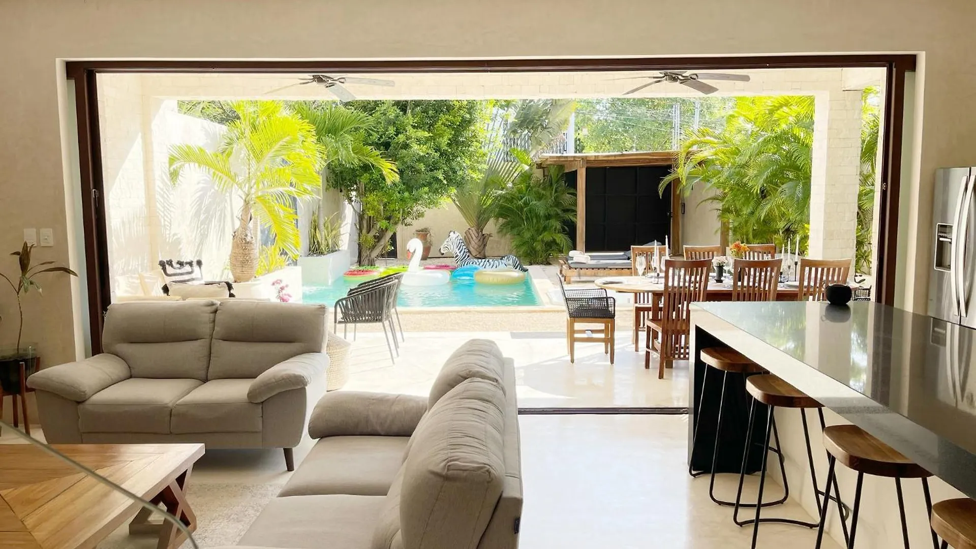 Luxury House Tomanoa - 10Pers - 4Rooms - Pool - Hotjacuzzi - Speed Wifi -Waterfall Tulum 0*,  México